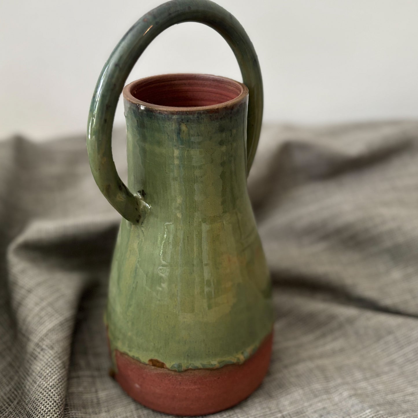 Vase avec anse